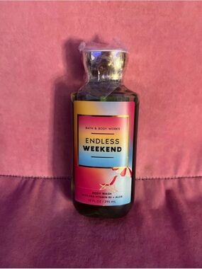 Bath & Body Works Endless Weekend Body Wash - Pink with Gradient Label
